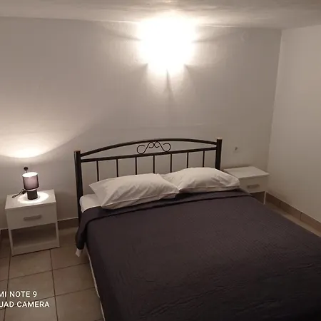 Studio Apartman Premantura 公寓